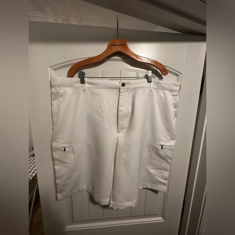 Izod golf shorts, white, size 44, nwt
